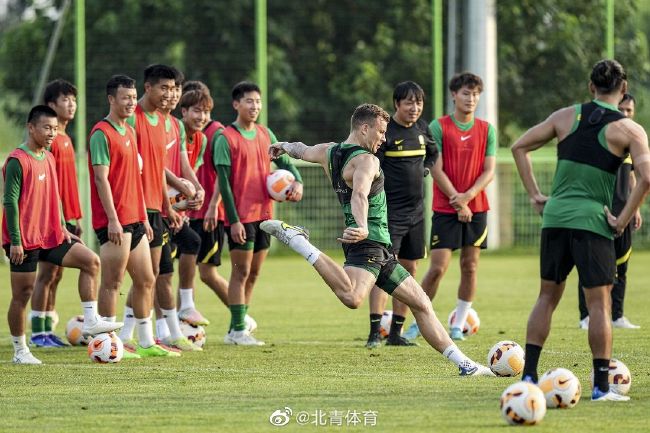 德国媒体sport1的消息，阿方索-戴维斯本人倾向于离开拜仁加盟皇马，除了体育竞技方面的因素还因为球员在拜仁薪水很低没有达到他的预期。